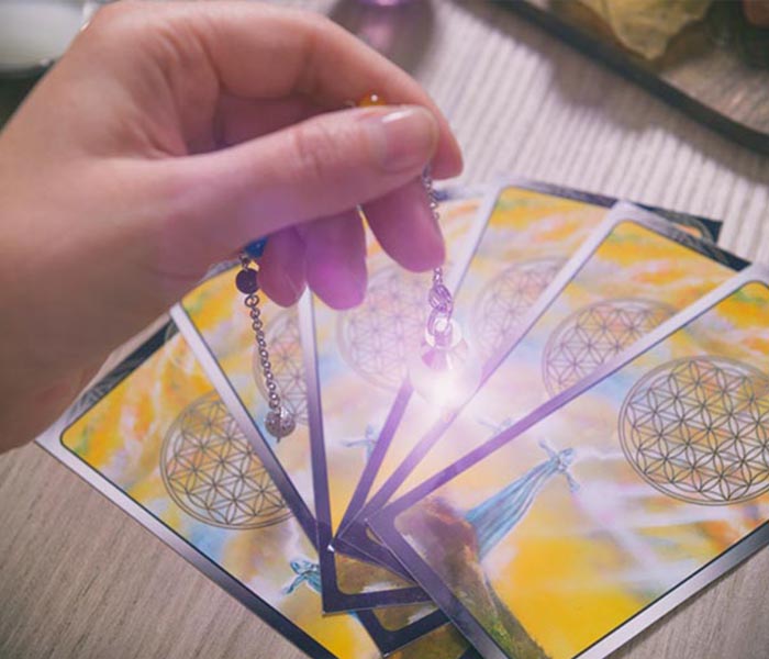 Je fais le tirage tarot, cartomancie, oracles, énergéticienne, Alès